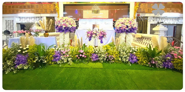 ดอกไม้หน้าศพสวยหรู ดอกไม้งานศพรูปแบบทันสมัย ดอกไม้หน้าหีบพร้อมสวน แบบที่ 18
