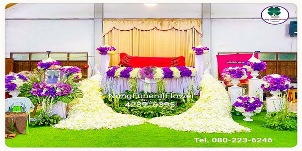 จัดดอกไม้งานศพสวยหรูพร้อมสวนนกยูง ดอกไม้หน้าศพนกยูงประดับงานศพ ดอกไม้หน้าหีบนกยูงพร้อมสวนหน้าศพ ดอกไม้หน้าเมรุ สวยหรู ทันสมัย ราคาถูก แบบที่ 37