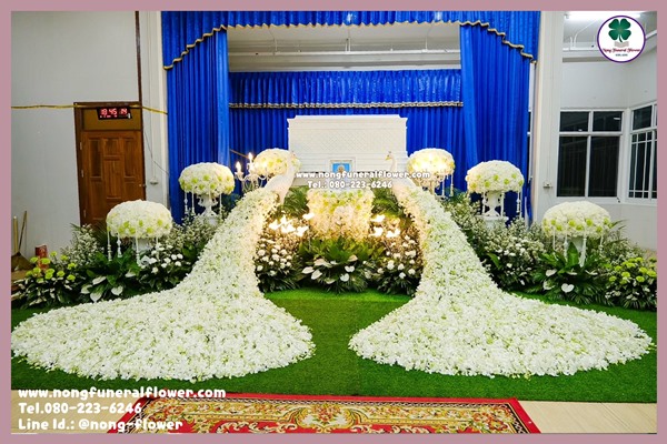 จัดงานศพประดับนกยูง จัดงานศพราคาถูก ดอกไม้งานศพสีขาวนกยูง จำหน่ายหีบศพราคาไม่แพง ดอกไม้หน้าหีบทองพระราชทาน ดอกไม้งานศพสวยหรูประดับนกยูง รับส่งศพ